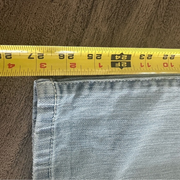 Jennifer Lopez Distressed Denim Jeans in Light Blue - Picture 9 of 9